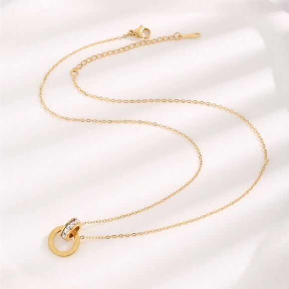 18k Gold Plated Cubic Zirconia Roman Numeral Round Pendant Necklace - Picture 4 of 5